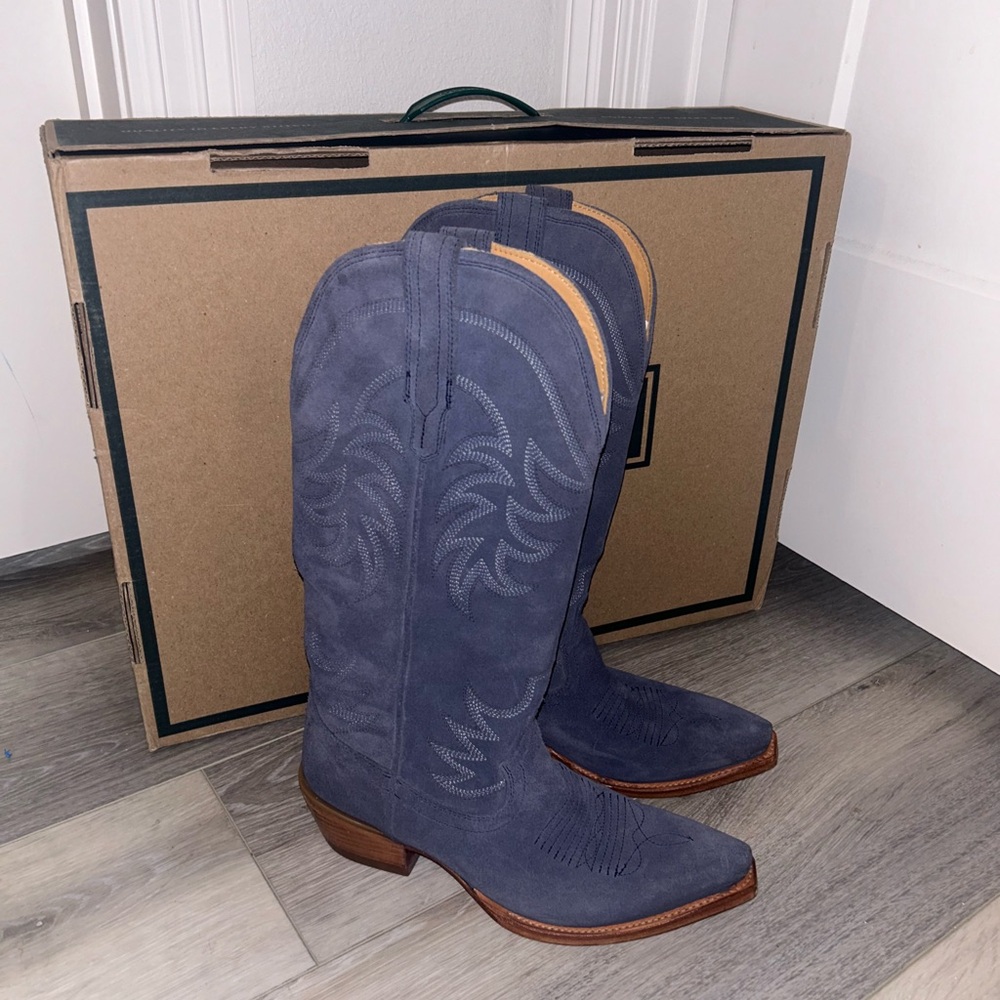 The “Annie” Tecovas in indigo